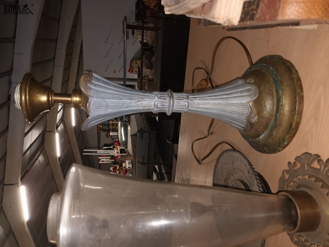 Art deco lamp en vazen. 3 stuks – foto 3 – kavel bij BOPA Auctions, Ieper