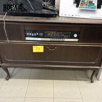 Vintage stereokast met platenspeler – kavel bij BOPA Auctions, Oekene