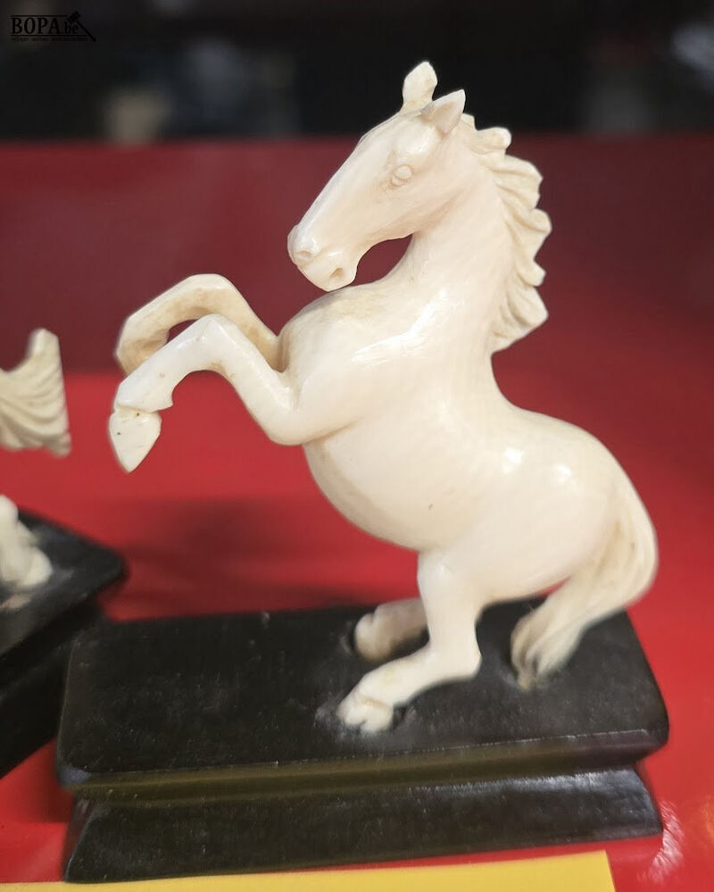 Beeldjes van paarden - 2 stuks – foto 4 – kavel bij BOPA Auctions, Oekene