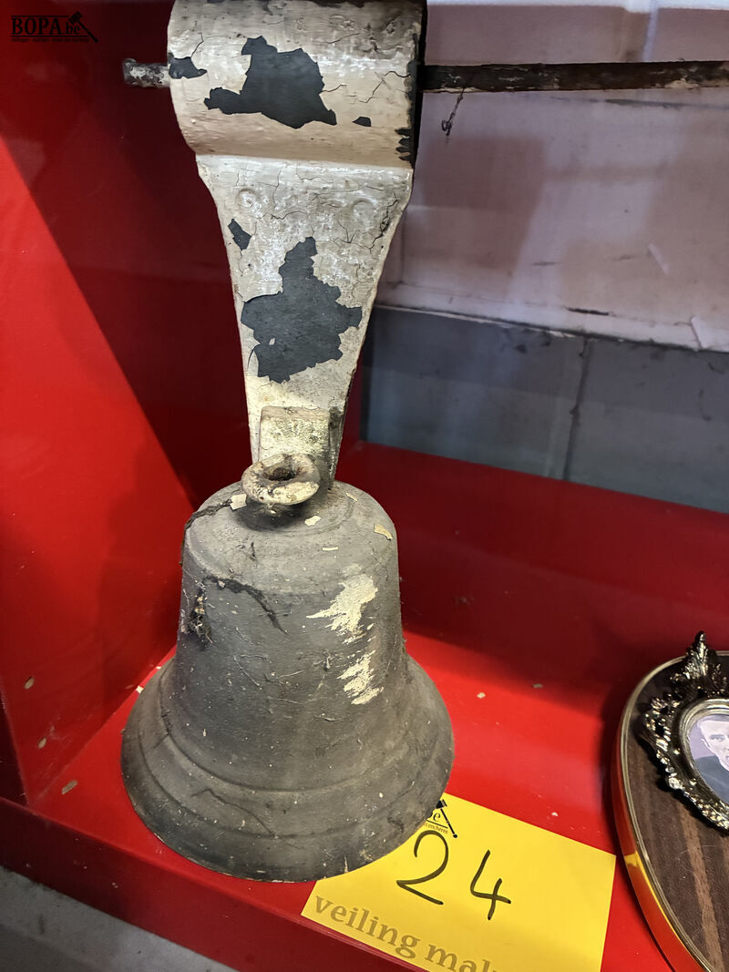 Metalen bel – foto 2 – kavel bij BOPA Auctions, Oekene