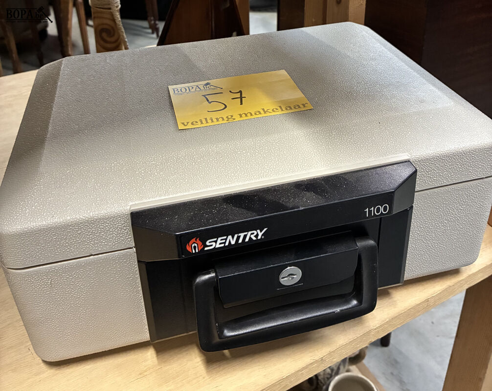 Sentry kluis met sleutel – foto 2 – kavel bij BOPA Auctions, Oekene