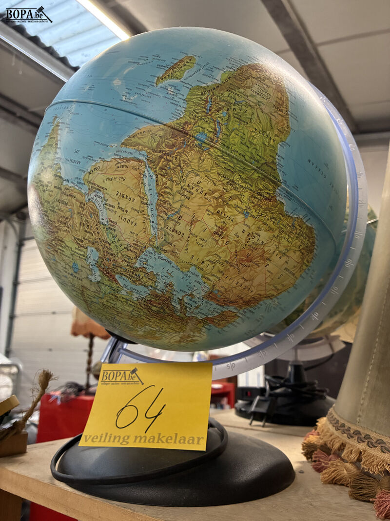 Verlichte reliëfwereldbol – foto 2 – kavel bij BOPA Auctions, Oekene