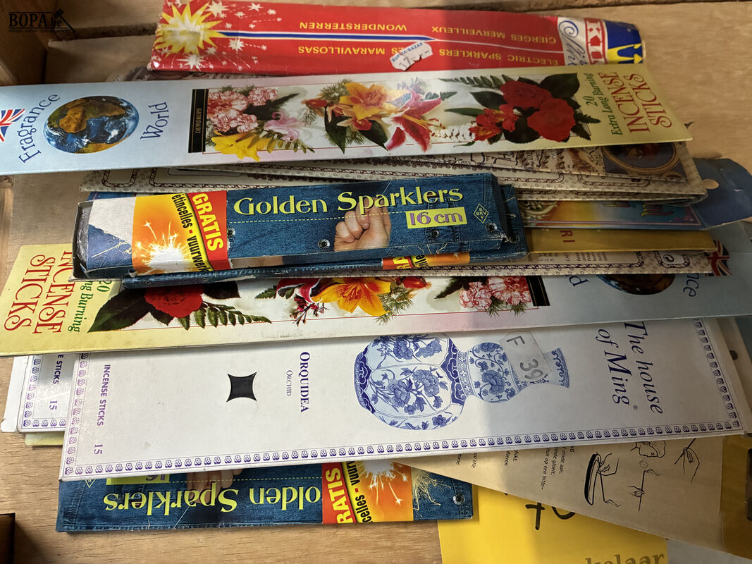 Diverse pakjes wierook en vuurwerk – foto 3 – kavel bij BOPA Auctions, Oekene