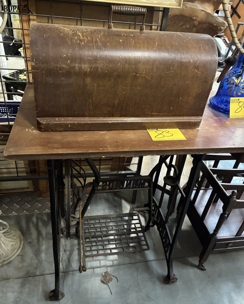 Antieke naaimachine – foto 2 – kavel bij BOPA Auctions, Oekene