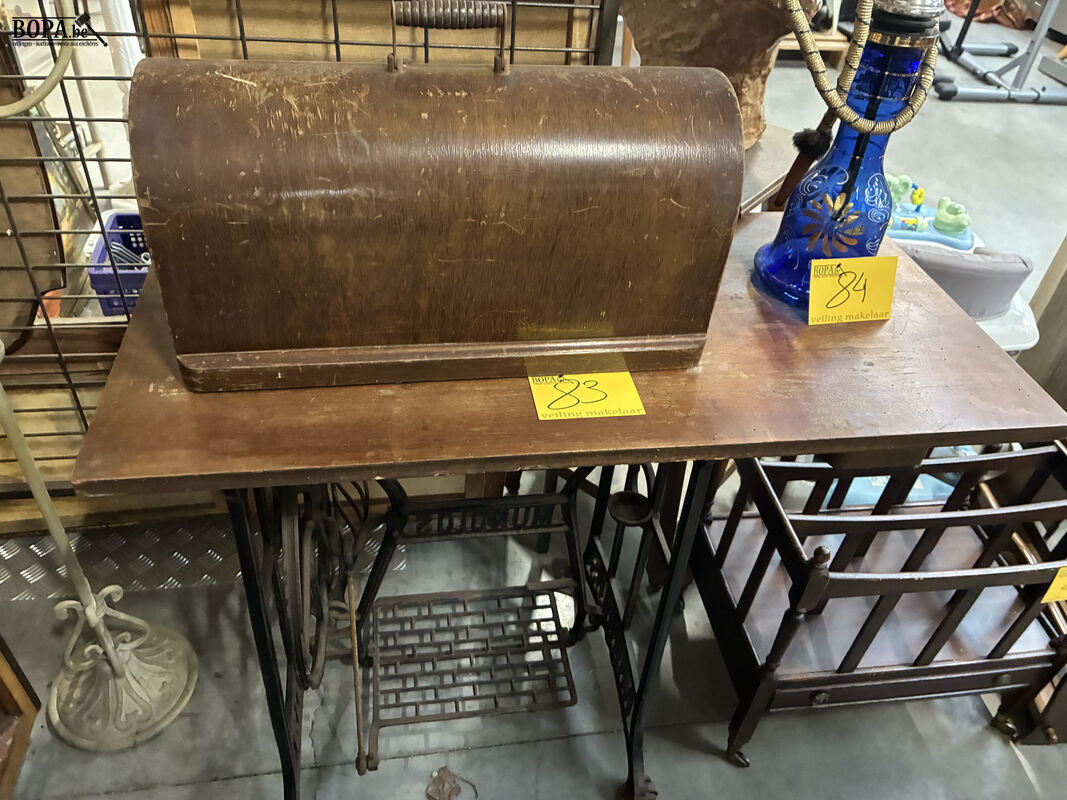 Antieke naaimachine – foto 3 – kavel bij BOPA Auctions, Oekene