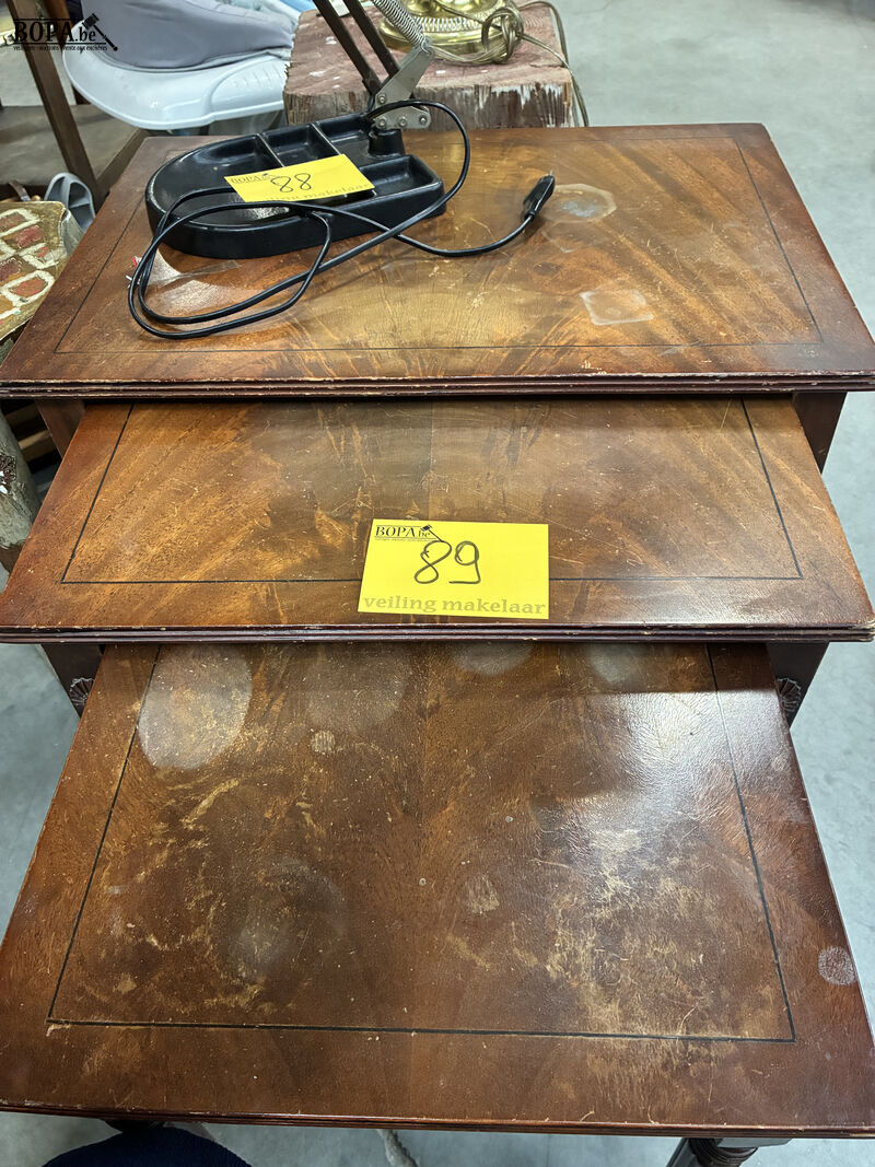 Klassieke houten nesttafels – foto 2 – kavel bij BOPA Auctions, Oekene