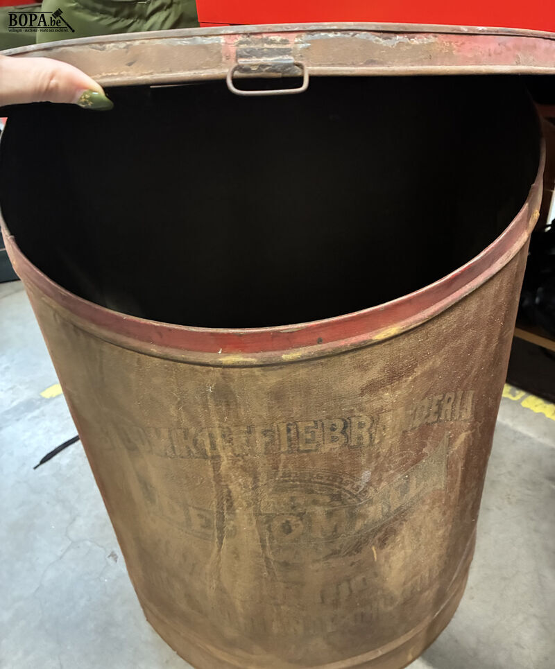 Antiek grote metalen opslagton – foto 3 – kavel bij BOPA Auctions, Oekene
