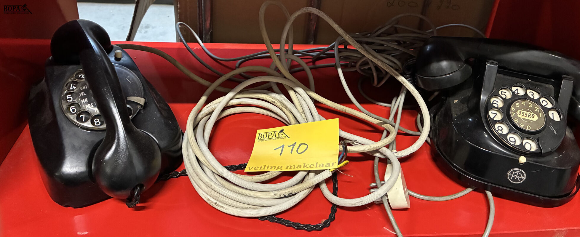 Vintage zwarte draaischijftelefoons – foto 2 – kavel bij BOPA Auctions, Oekene