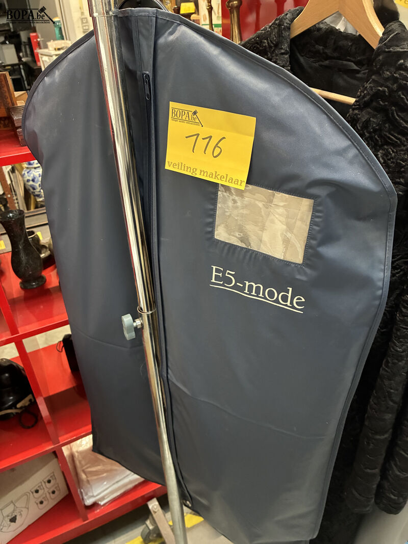 Vintage Burberry gewatteerde jack – foto 2 – kavel bij BOPA Auctions, Oekene