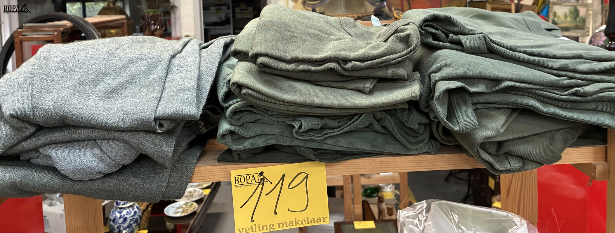 Lot legerkledij – foto 2 – kavel bij BOPA Auctions, Oekene