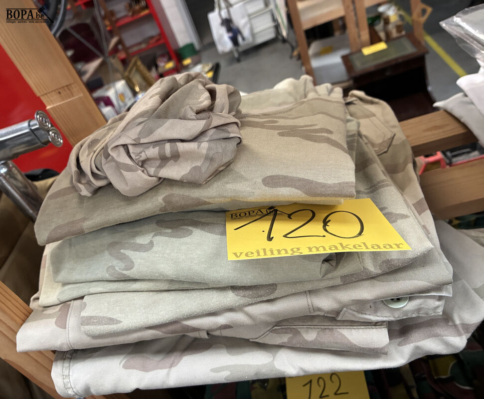 Lot camouflage legerkledij – foto 2 – kavel bij BOPA Auctions, Oekene
