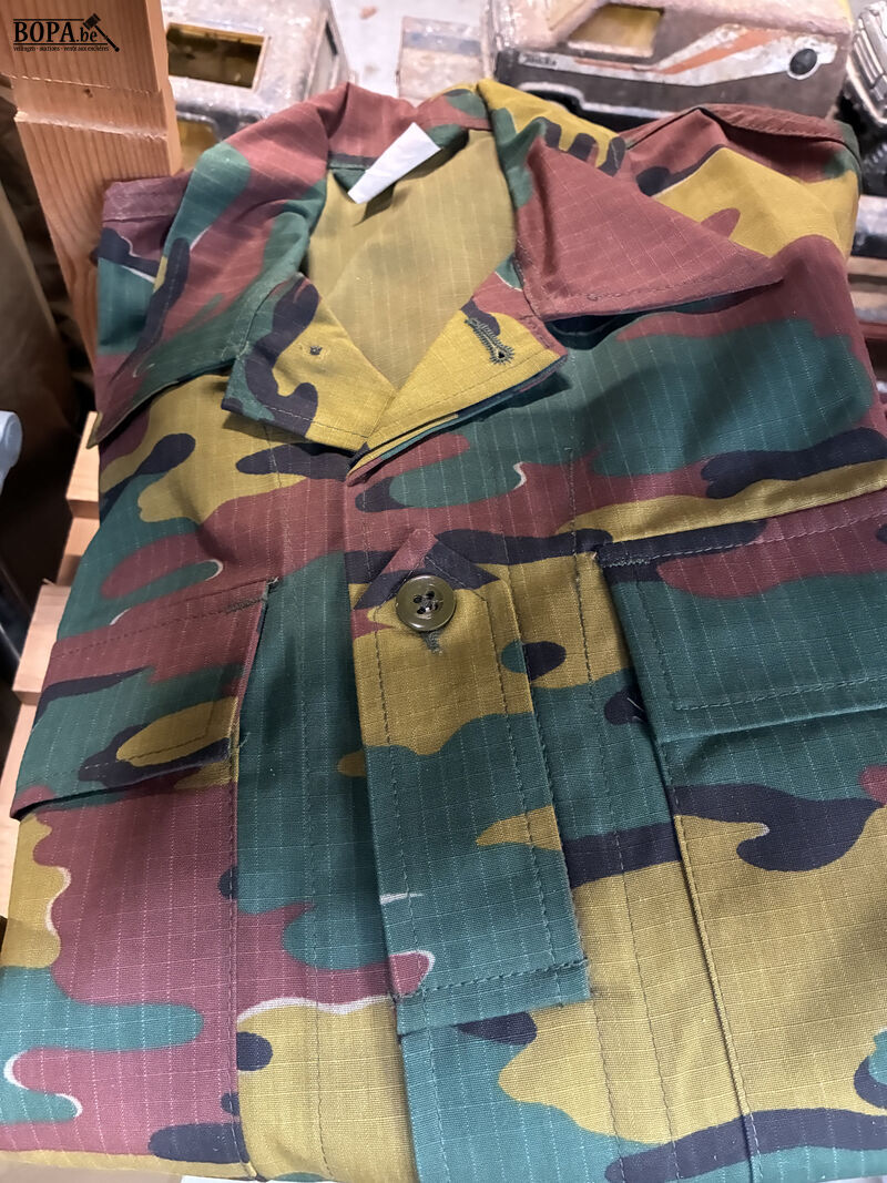 Lot camouflage legerkledij – foto 3 – kavel bij BOPA Auctions, Oekene