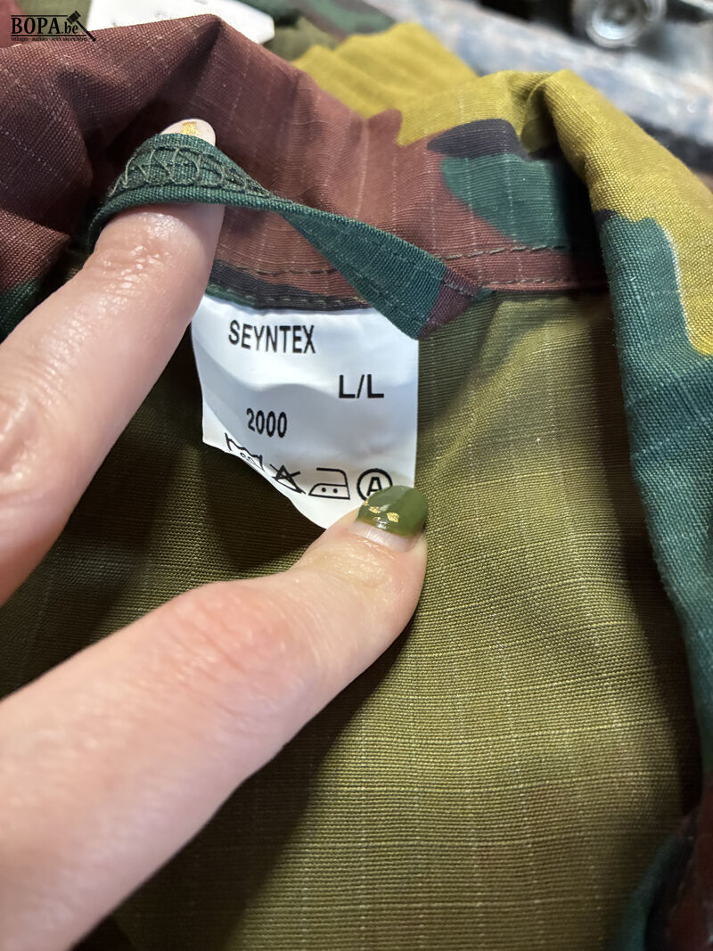 Lot camouflage legerkledij – foto 4 – kavel bij BOPA Auctions, Oekene