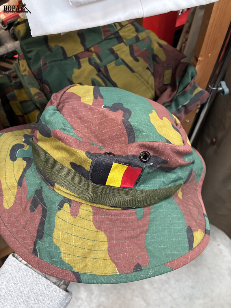 Lot camouflage legerkledij – foto 5 – kavel bij BOPA Auctions, Oekene