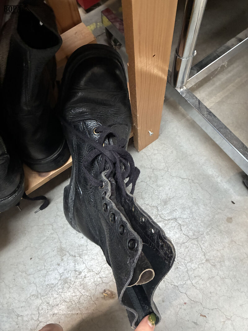 Lot legerbottines en kousen – foto 4 – kavel bij BOPA Auctions, Oekene