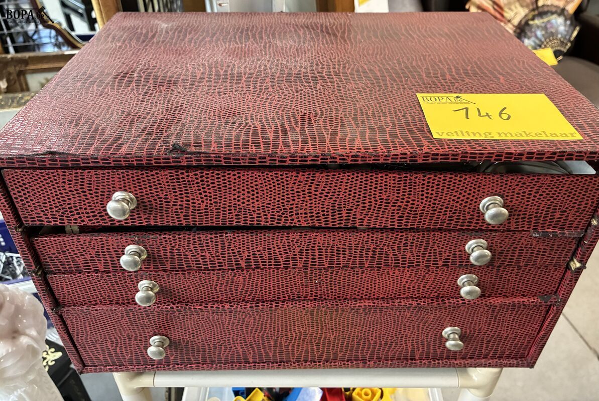 Rode bestekdoos met vintage zilveren bestek – foto 2 – kavel bij BOPA Auctions, Oekene