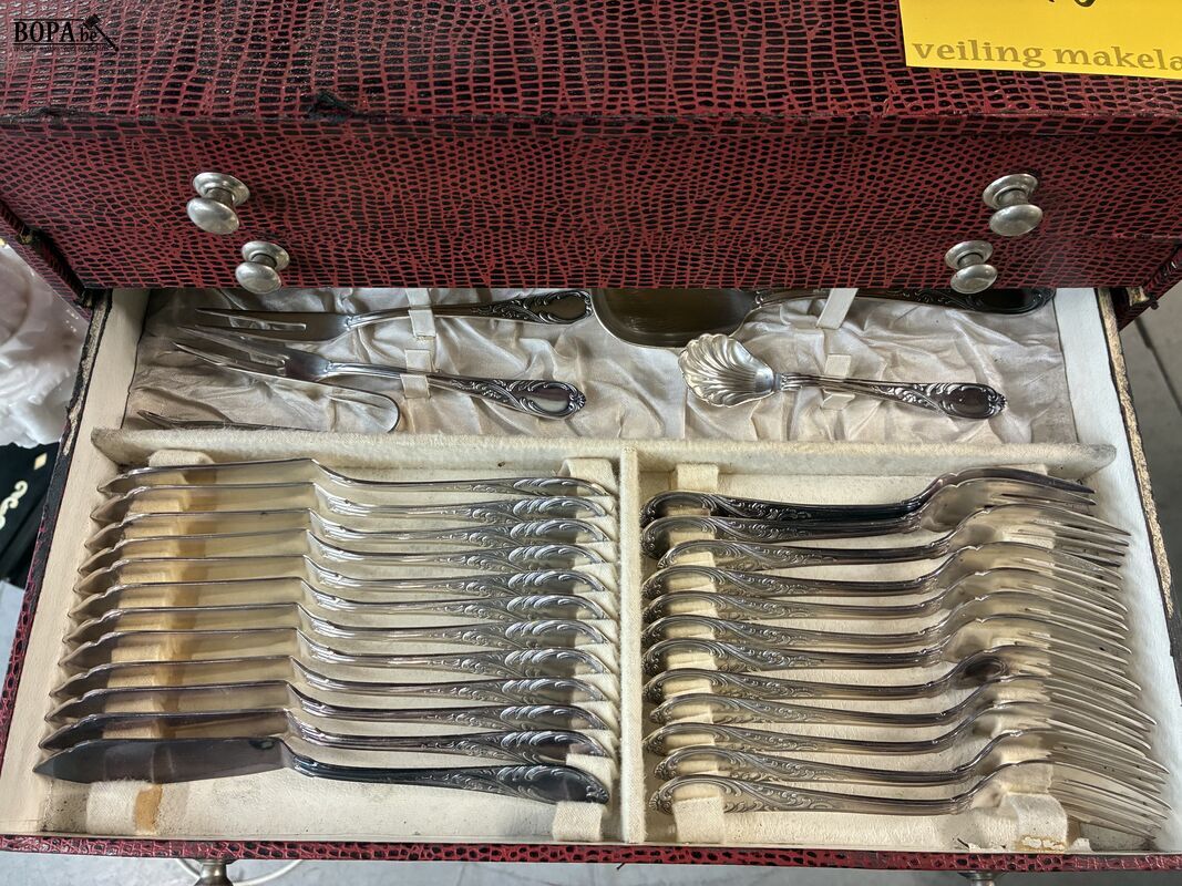 Rode bestekdoos met vintage zilveren bestek – foto 4 – kavel bij BOPA Auctions, Oekene