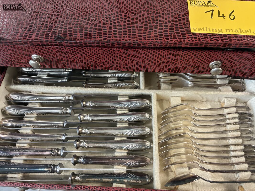 Rode bestekdoos met vintage zilveren bestek – foto 5 – kavel bij BOPA Auctions, Oekene
