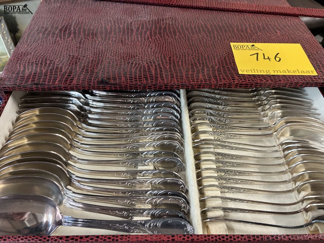 Rode bestekdoos met vintage zilveren bestek – foto 6 – kavel bij BOPA Auctions, Oekene
