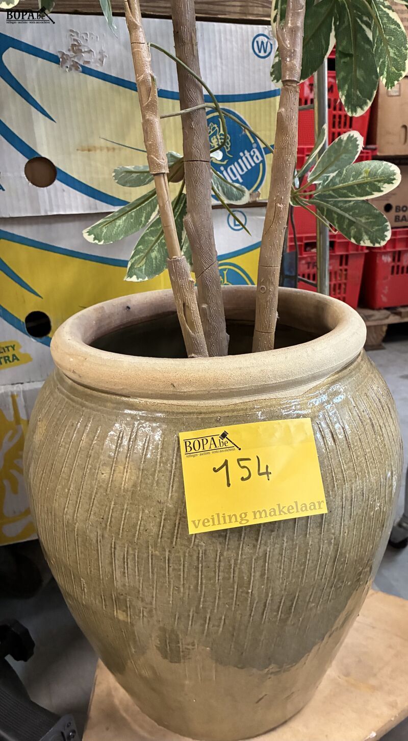 Kunstplant in beige pot – foto 4 – kavel bij BOPA Auctions, Oekene