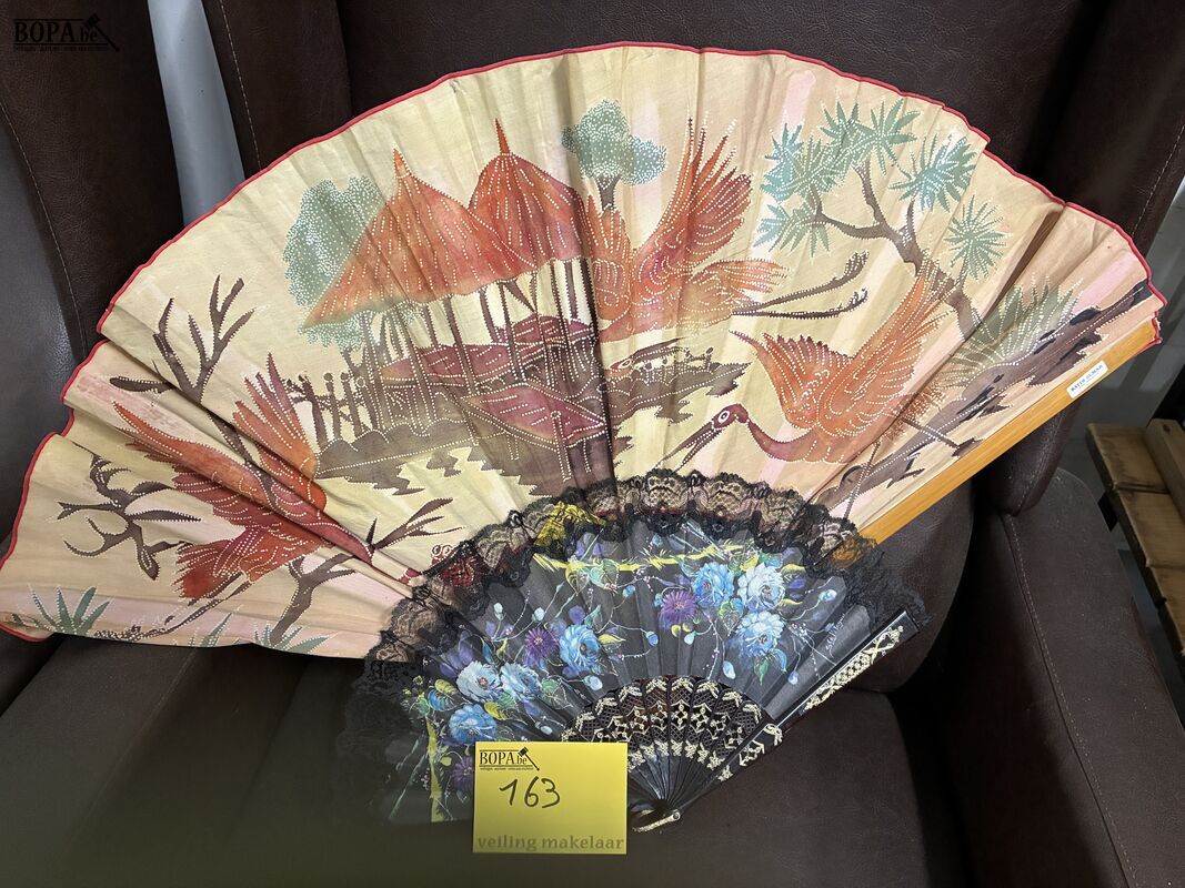 Vintage waaier Indonesisch - 2 stuks – foto 2 – kavel bij BOPA Auctions, Oekene