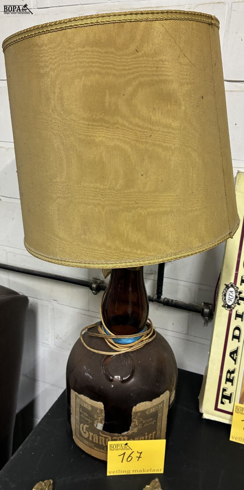Retro fles Grand Marnier met lampenkap – foto 2 – kavel bij BOPA Auctions, Oekene