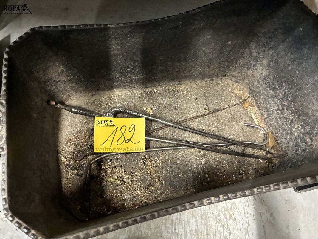 Gietijzeren kolenbak – foto 3 – kavel bij BOPA Auctions, Oekene