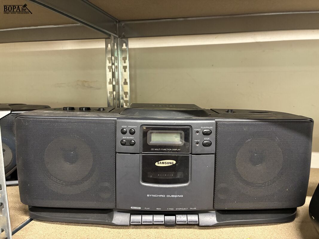Radio's Samsung en Magnum - 2 stuks – foto 3 – kavel bij BOPA Auctions, Oekene