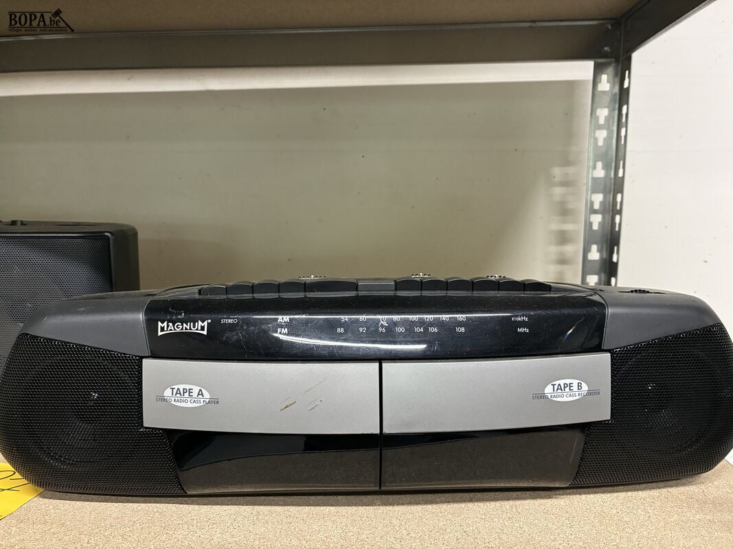 Radio's Samsung en Magnum - 2 stuks – foto 8 – kavel bij BOPA Auctions, Oekene