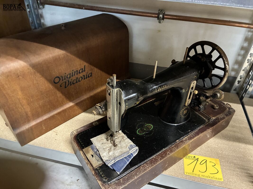 Retro naaimachine Original Victoria Mundlos – foto 2 – kavel bij BOPA Auctions, Oekene