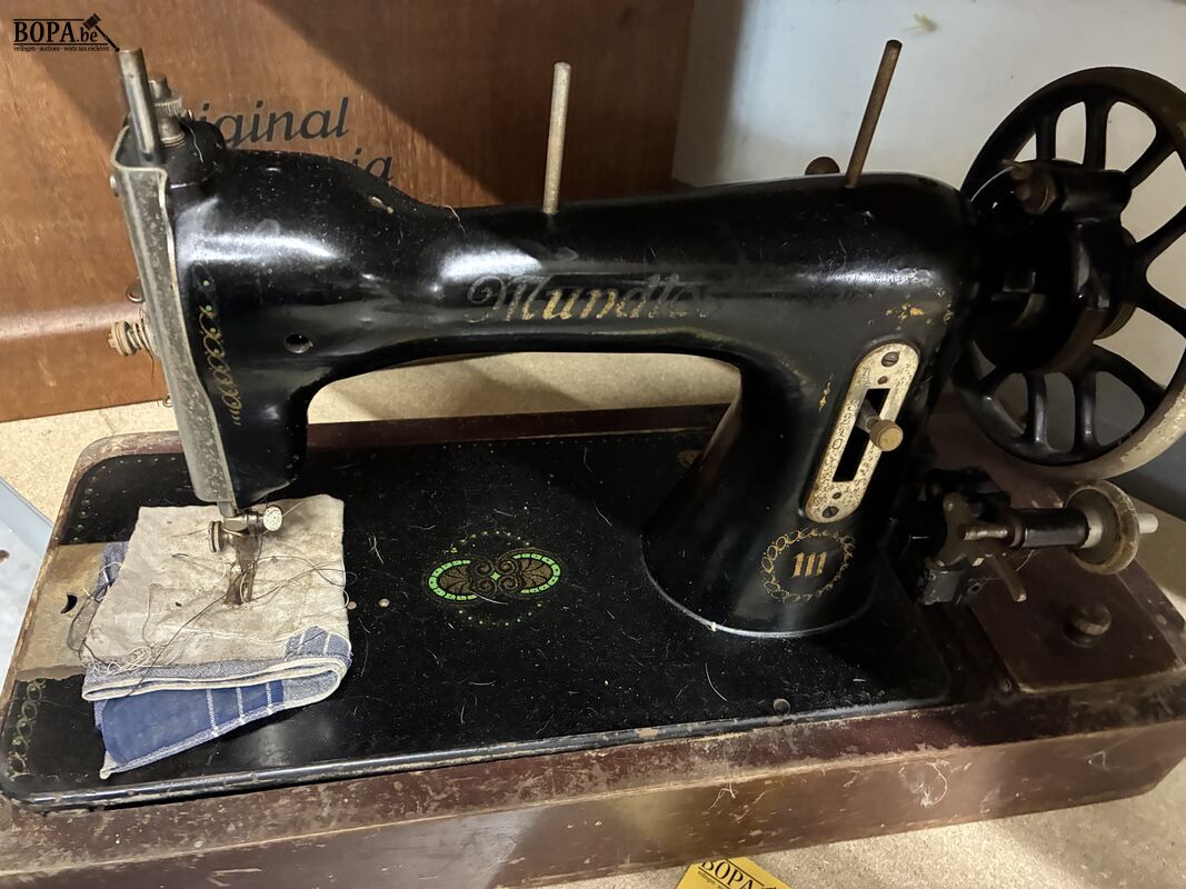 Retro naaimachine Original Victoria Mundlos – foto 3 – kavel bij BOPA Auctions, Oekene