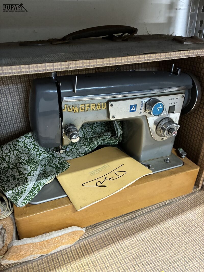 Retro naaimachine Jungfrau in koffer – foto 3 – kavel bij BOPA Auctions, Oekene