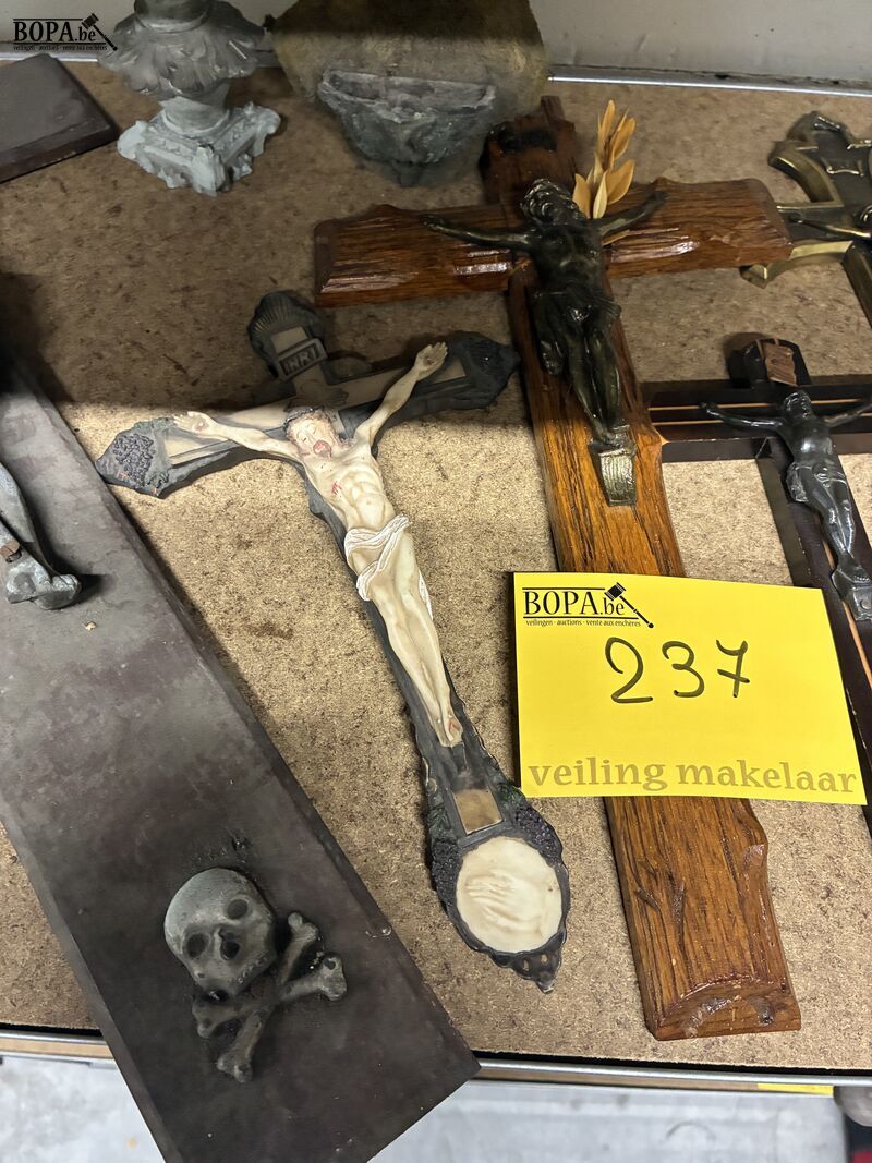 Lot religie kruisbeelden - 11 stuks – foto 5 – kavel bij BOPA Auctions, Oekene