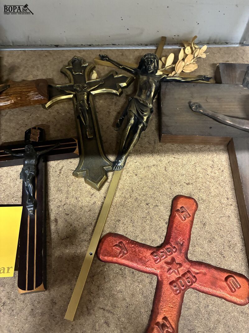 Lot religie kruisbeelden - 11 stuks – foto 6 – kavel bij BOPA Auctions, Oekene