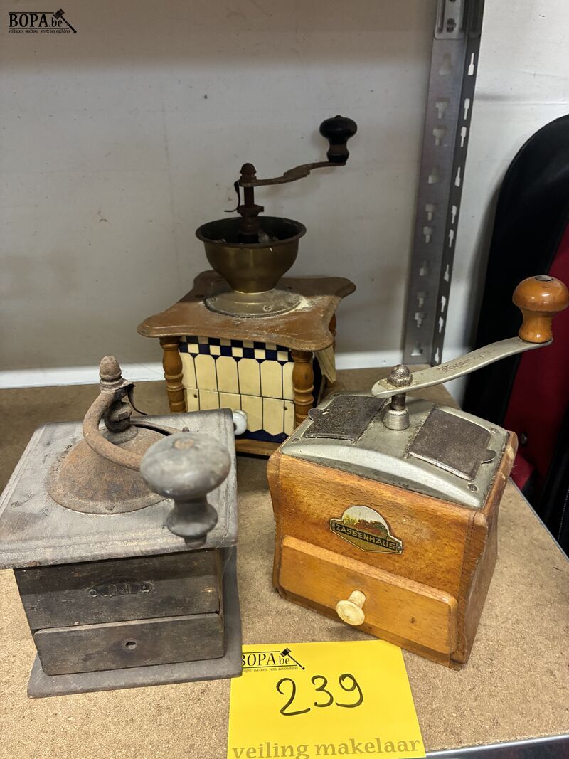 Retro koffiemolentjes - 3 stuks – foto 2 – kavel bij BOPA Auctions, Oekene