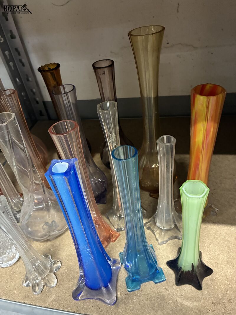 Lot solifleurvaasjes - 19 stuks – foto 4 – kavel bij BOPA Auctions, Oekene