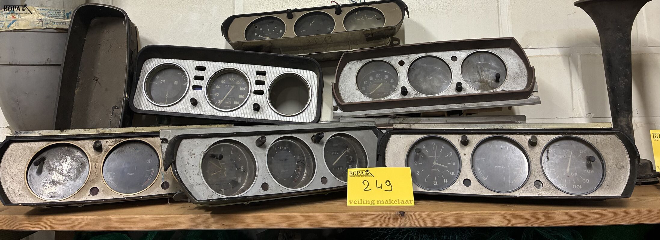Lot dashbordklokken Peugeot - 9 stuks – foto 2 – kavel bij BOPA Auctions, Oekene