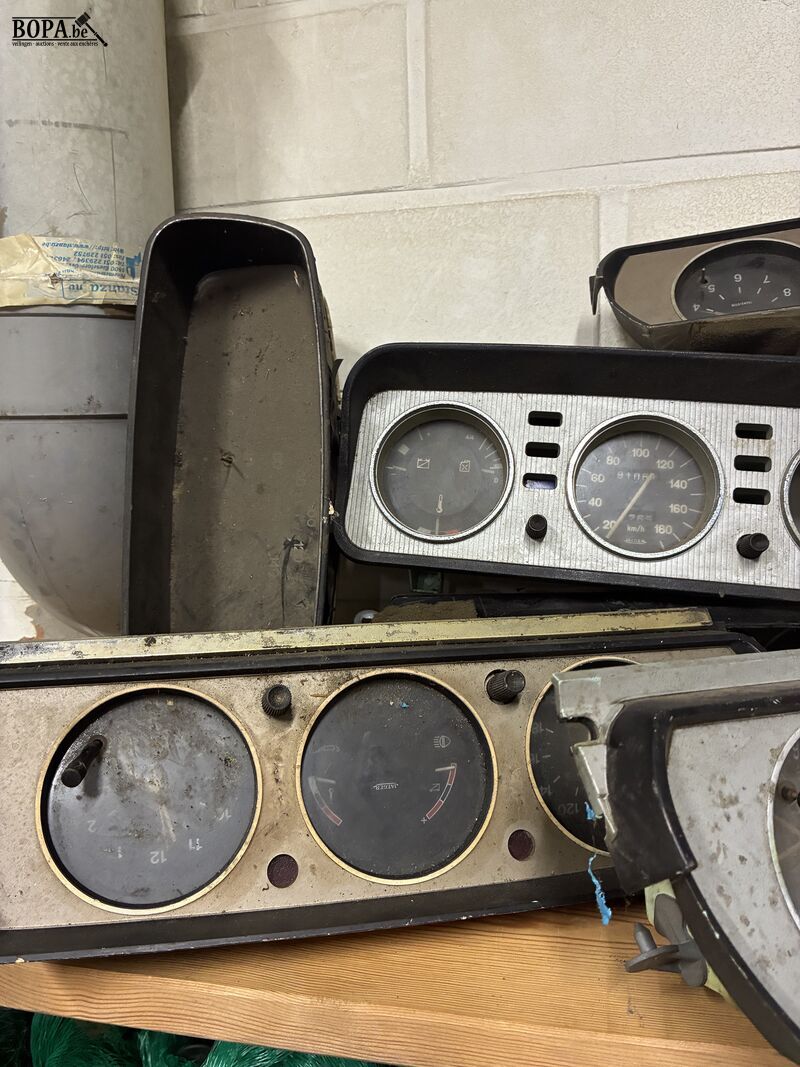 Lot dashbordklokken Peugeot - 9 stuks – foto 3 – kavel bij BOPA Auctions, Oekene