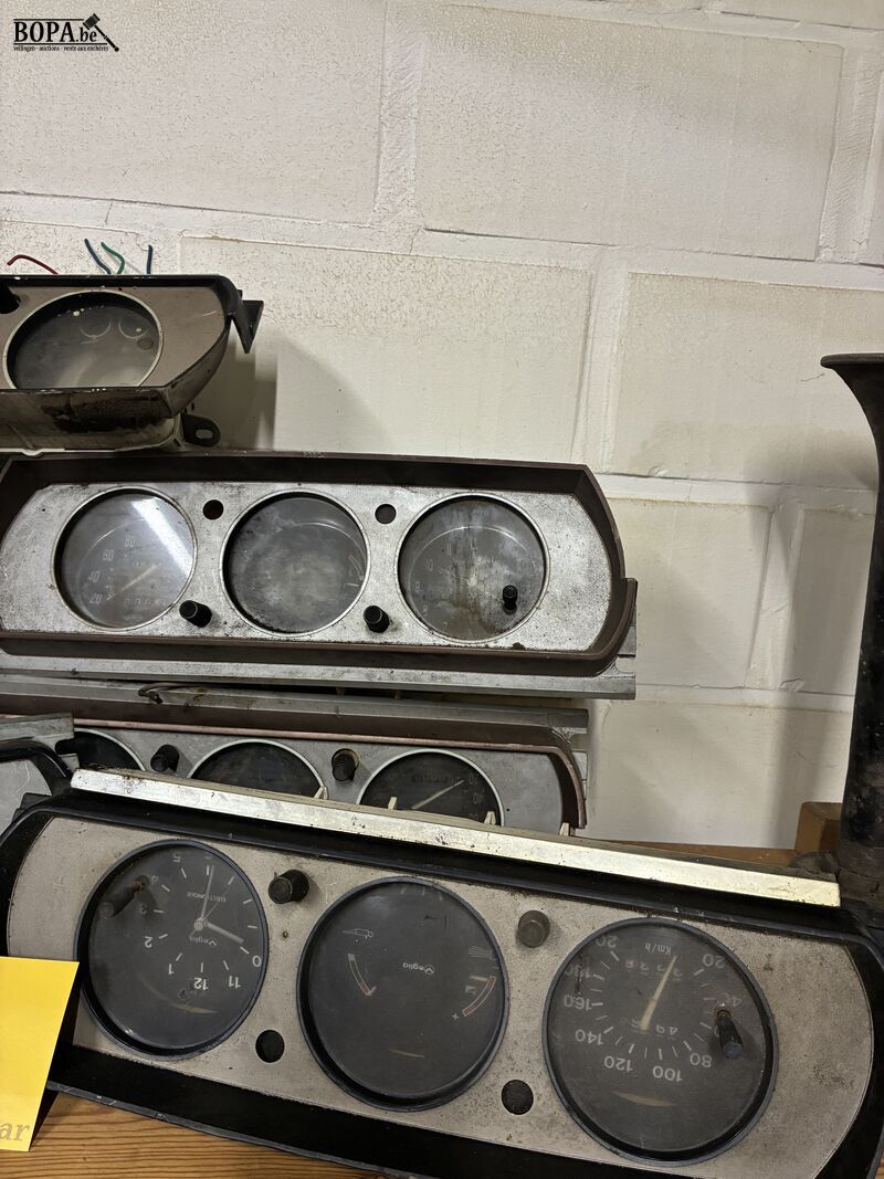 Lot dashbordklokken Peugeot - 9 stuks – foto 5 – kavel bij BOPA Auctions, Oekene
