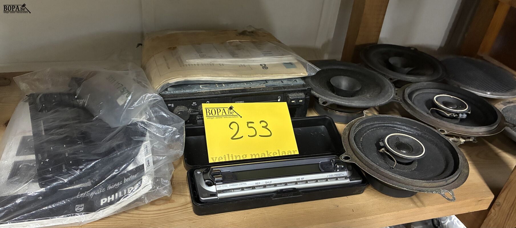 Autoradio blaupunkt met toebehoren – foto 2 – kavel bij BOPA Auctions, Oekene