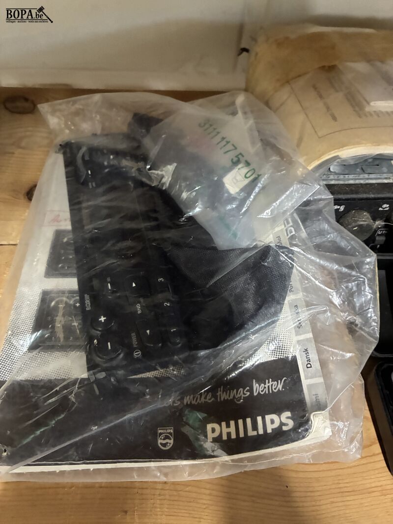 Autoradio blaupunkt met toebehoren – foto 3 – kavel bij BOPA Auctions, Oekene