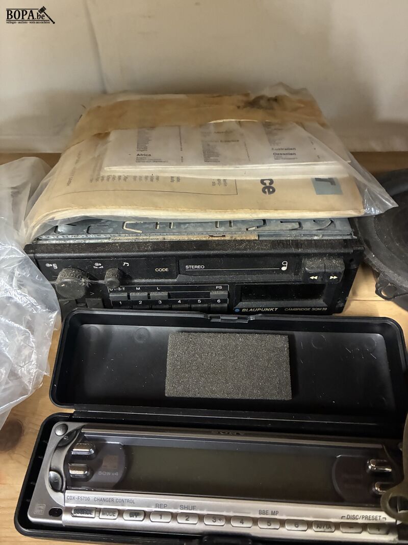 Autoradio blaupunkt met toebehoren – foto 4 – kavel bij BOPA Auctions, Oekene