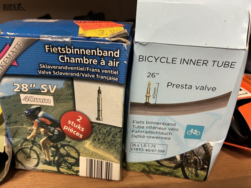 Lot fietsbinnenbanden – foto 4 – kavel bij BOPA Auctions, Oekene