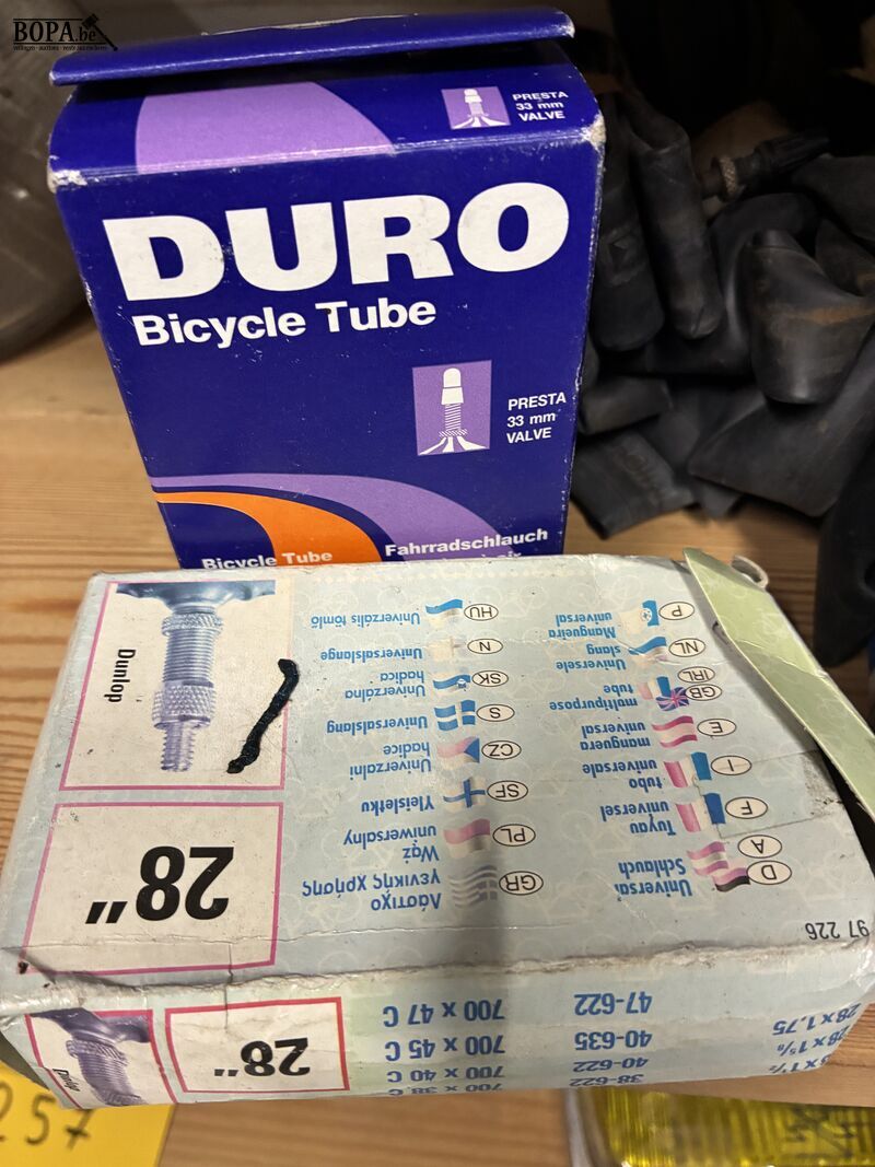 Lot fietsbinnenbanden – foto 5 – kavel bij BOPA Auctions, Oekene