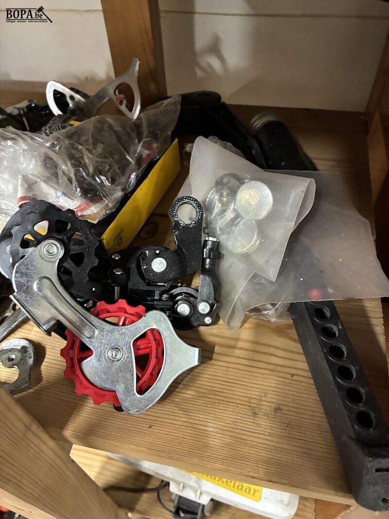 Lot fietsonderdelen – foto 3 – kavel bij BOPA Auctions, Oekene