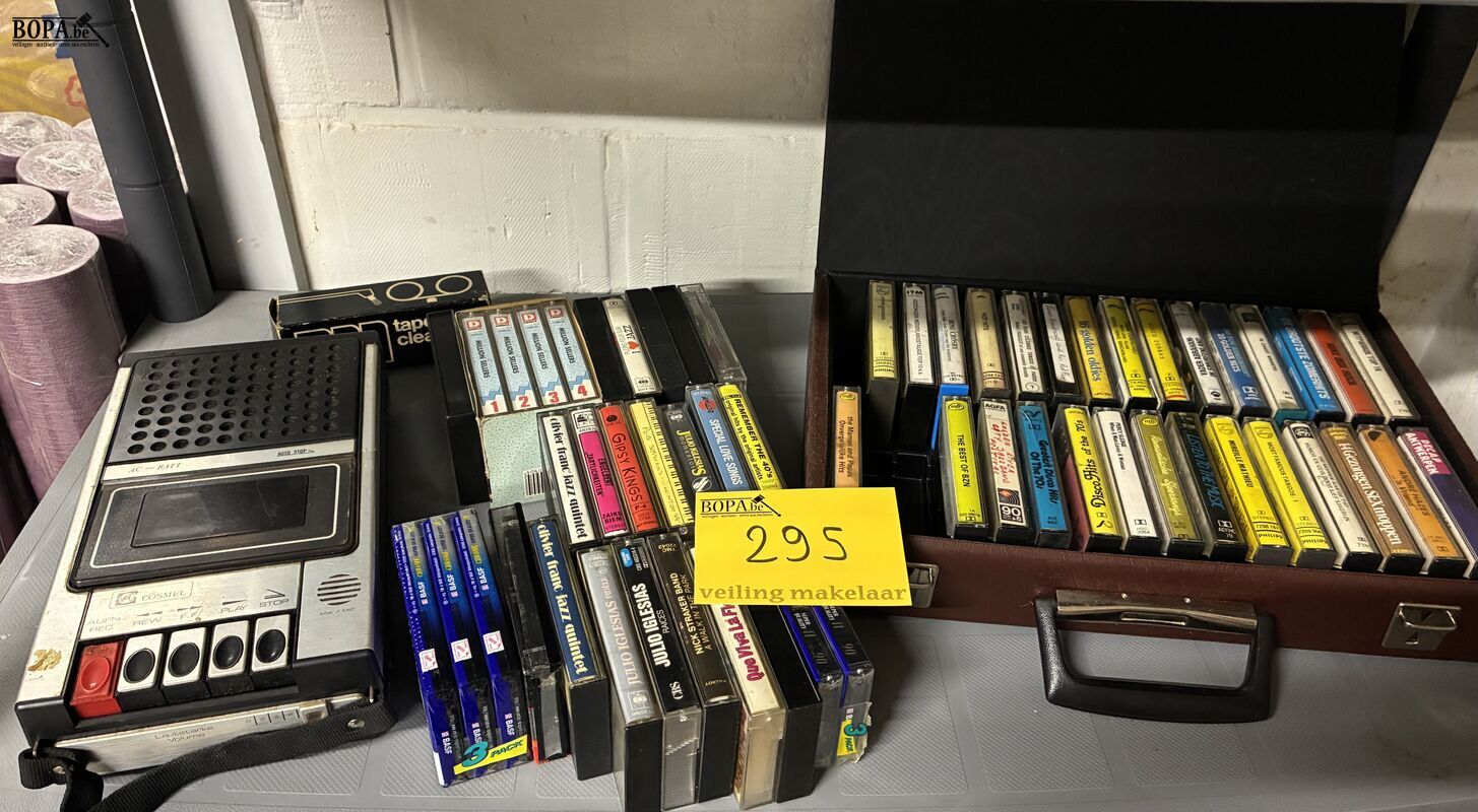 Cassettespeler met cassettes in koffer – foto 2 – kavel bij BOPA Auctions, Oekene