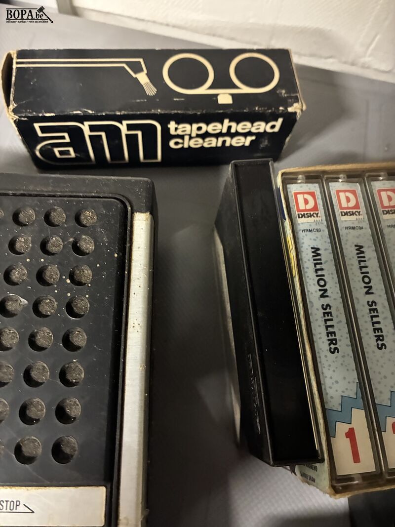 Cassettespeler met cassettes in koffer – foto 4 – kavel bij BOPA Auctions, Oekene