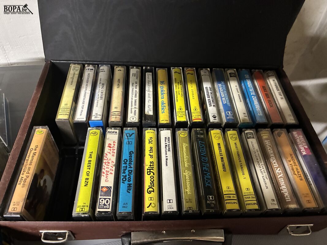 Cassettespeler met cassettes in koffer – foto 6 – kavel bij BOPA Auctions, Oekene