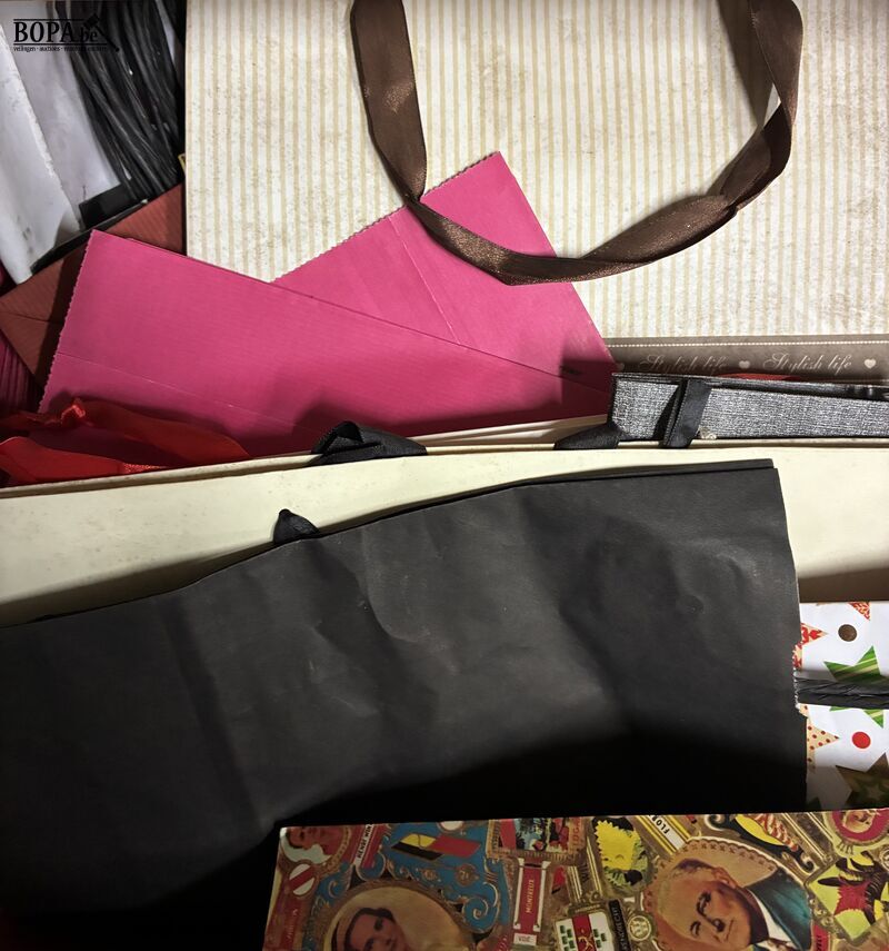 Lot geschenkverpakkingen + plakboek sigarenbandjes – foto 3 – kavel bij BOPA Auctions, Oekene