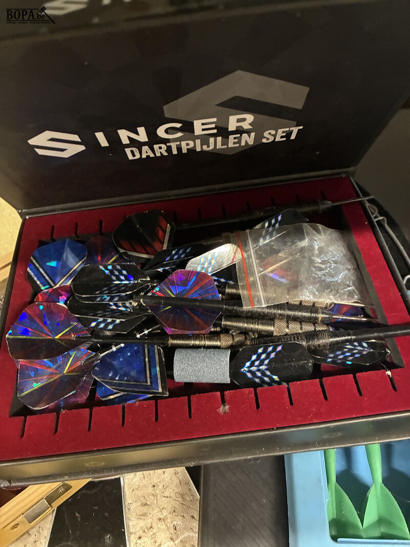 Dartsbord met toebehoren – foto 3 – kavel bij BOPA Auctions, Oekene